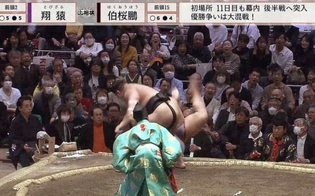 「ワロてはるw」“超豪快”にぶん投げられた力士が土俵下で“やられた～”な表情「すっごい取組でした」