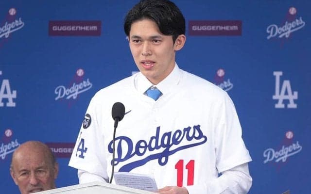 佐々木朗希がド軍入団会見「ゼロからスタート」　背番号11のユニ姿お披露目