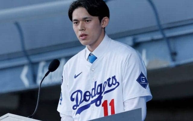 ドジャース佐々木朗希、入団会見　背番号「11」を披露　「入団の決め手」についても語る