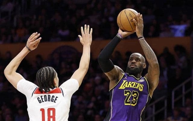 レブロン・ジェームズが40歳を迎えて初のトリプルダブル…通算スティール数で歴代7位に