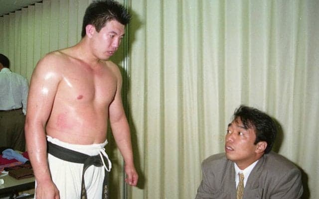 白帯だった佐竹雅昭が、伝説の空手家に肋骨を折られ「本物の蹴りだ！」と興奮　その背中を追いかけて日本一に上り詰めた