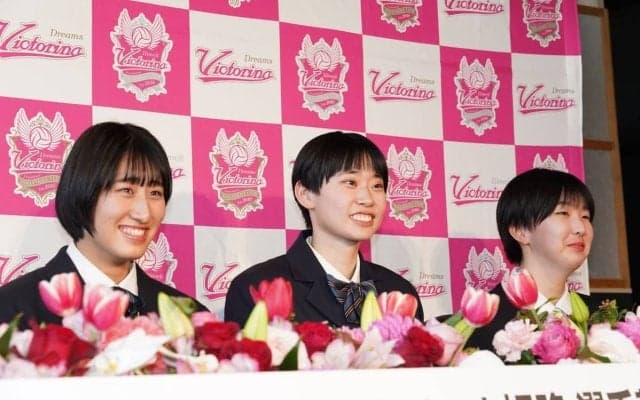 秋本美空らがヴィクトリーナ姫路入団会見　春高バレーを沸かせた3選手／SVリーグ