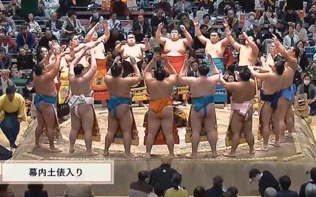 「まわしの顔が怖いw」人気力士の“独特すぎる”化粧まわし、「似てはいるけど…」似顔絵がネットで話題