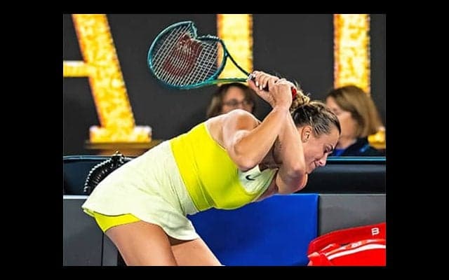  3連覇逃しラケット破壊、悔しさあらわ 