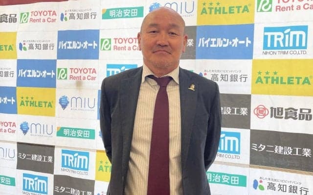 “強度と競争” J3参入高知の秋田豊新監督&松山強化部長が滲ませる覚悟「我々はJリーグで60番目のチーム」「選手たちにとってツラいプレシーズンだと思う」