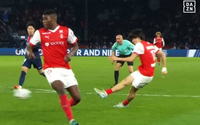 世界最強GKが唖然…中村敬斗の“神コース弾”が話題沸騰！「ドンナルンマが欺かれた」「一歩も動けない」「上手すぎ」