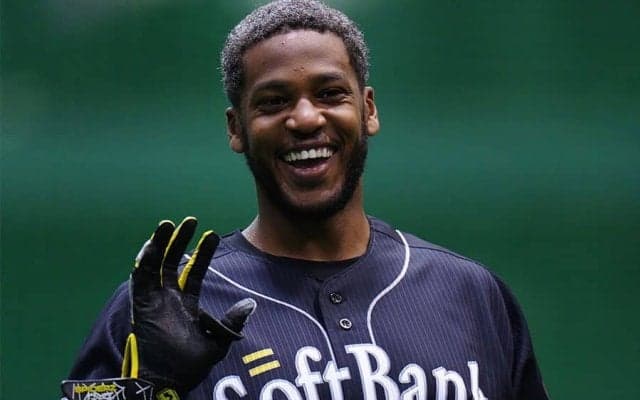 日本人美女へプロポーズ成功も…元助っ人に届かぬ吉報　キャンプ6日前、市場に溢れる大物