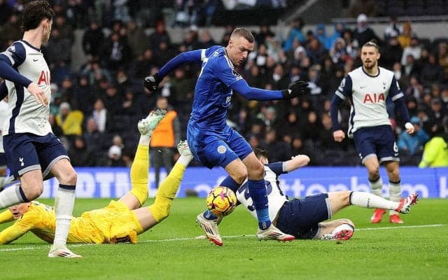 泥沼続くスパーズが7連敗中だった下位レスターに逆転負けで4連敗に…【プレミアリーグ】