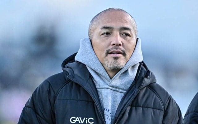 「ジンベーニョ動けず⁈笑」小野伸二氏の“マスコット壁越え”の芸術的スニーカーFK弾が話題！「壁達が可愛い」「悔しがってるのはふろん太だけ」などの声