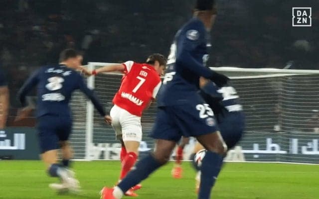 「なんだ今の…」伊東純也が“スーパー連続テク”で３人翻弄！「PSGを破壊」「うますぎだろ」衝撃ボールキープに騒然