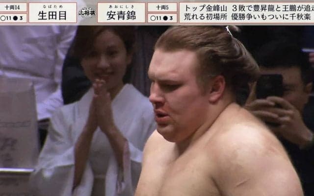 新入幕確実\"20歳の規格外\"力士の激しい突き押し相撲に「鼻折れとるんちゃうか」「強烈や」壮絶取組に館内沸騰