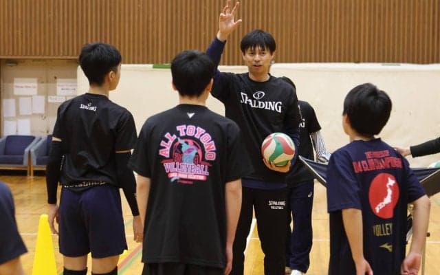 中学生のためにおよそ2年間　東山高の松永理生前監督が最後のバレーボール教室