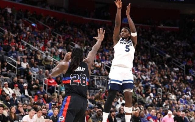 ウルブズのエース、アンソニー・エドワーズが3ポイント成功数でNBA史上5人目の快記録