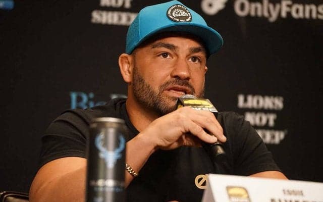 「恐ろしいレントゲン写真を披露」TKO負けの元UFC王者、右あご骨折を報告　地元で悔しい敗戦も……米メディア「試合を続行できなかった理由が分かった」