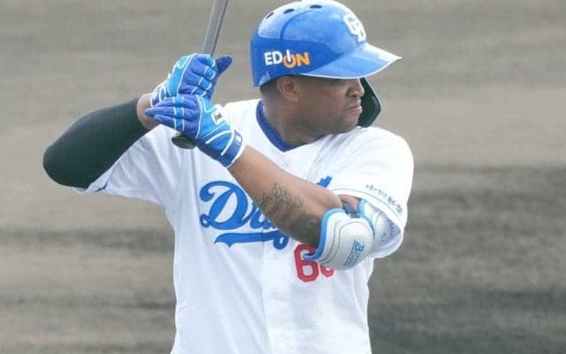 年俸5億円から一転、元首位打者の決まらぬ去就　バウアー復帰の裏で「どうなった？」