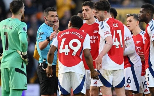 アーセナルがルイス＝スケリーの一発退場に異議申立て…「最悪の退場」とも言われ主審を脅迫する事件にも発展した判定