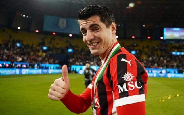 モラタがモデル妻と5カ月で復縁！ 昨年8月に別れを発表も、キス写真で幸せアピール