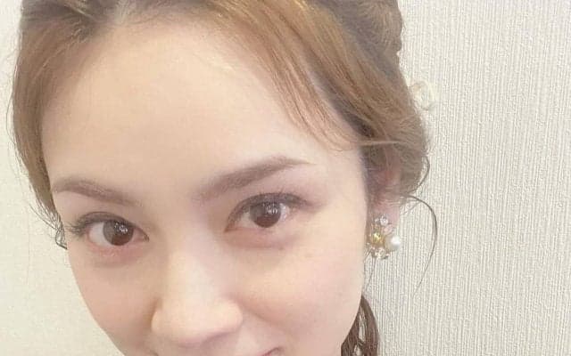 「目がそっくり！｣日本代表DF長友佑都の美人妻、長男とおそろコーデの思い出ショット公開