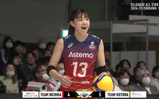 美人顔が一変、“何か企んでる”顔… 直後に女子バレーでアリーナ騒然の“秘技” とんでもない結末に選手らが頭抱える