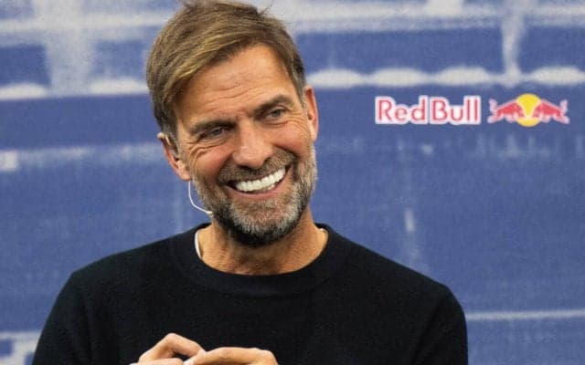 RB大宮も訪問予定のクロップ氏、ブラジルのレッドブル傘下クラブを視察…ファンとの写真撮影に応じるなど終始上機嫌