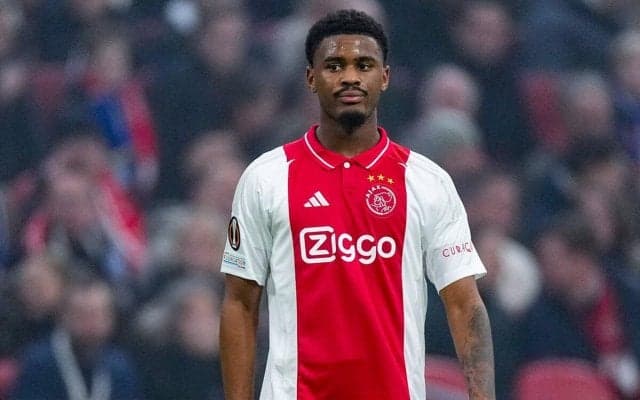 アンフィールドで目撃された18歳のオランダの逸材、リバプール移籍の噂に言及「今はアヤックスに残ることが最善」
