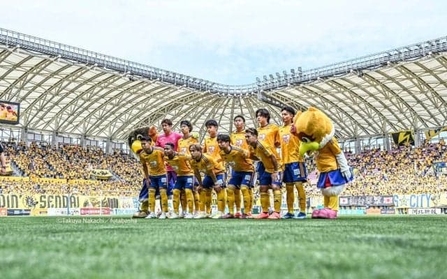 「かっこよすぎる」「神ビジュアルすぎて」J2仙台が発表した「黄金のキービジュアル」が「闘志を感じさせる」を話題に！「販売してくれませんか⁈」の声も出たデザイン