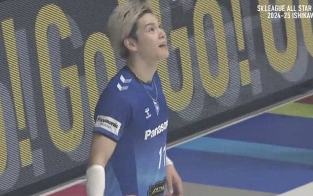 これが本物の“天井サーブ”だ！ 男子バレーのオールスターで超絶プレー… 西田有志の“必殺技”に会場どよめき「成功してる！」