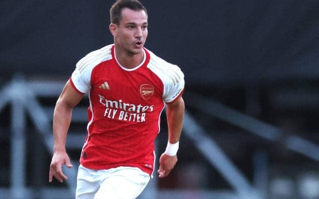 昨夏アーセナル退団の元ポルトガル代表DFセドリックがサンパウロに加入、4月末までの契約で年末まで延長OP付き