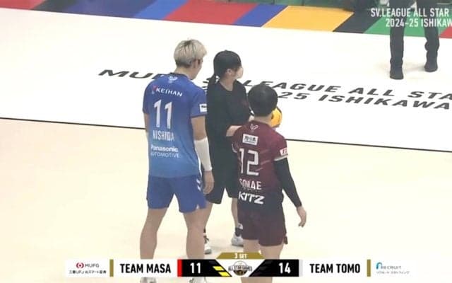 「いいシーンだ」男子オールスターで“神対応” 西田有志が被災地・輪島中学の女子選手に声をかけて…コート全体で“粋なはからい”の一部始終