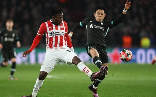 失点関与のリバプールMF遠藤航に厳しい評価「レギュラーへの望みを繋げなかった」「危険なエリアで失った」