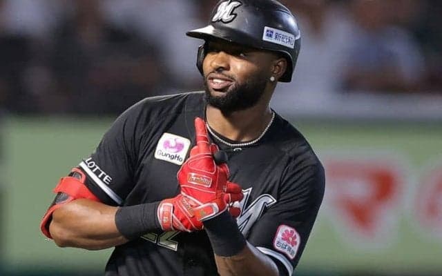 かつての本塁打王がキャンプイン直前にプロポーズ成功を報告！　巨人時代の同僚との＂縁＂にも注目