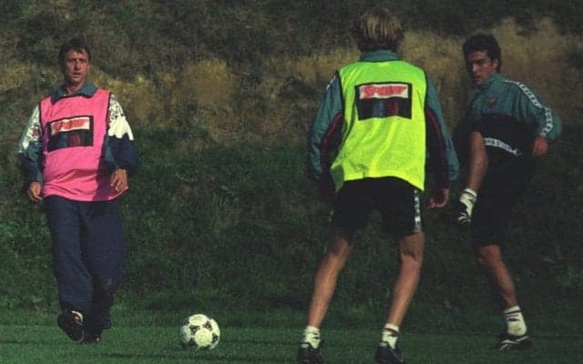 天才クライフの一撃が証明した｢有効性｣、初速は｢インステップ｣以上、｢ブレ球｣も蹴れる！【サッカー界は｢邪道キック｣を活用せよ】(3)