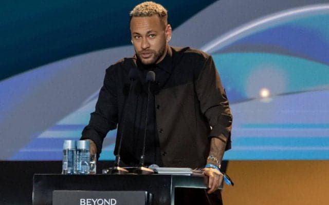 ネイマールがSNSで古巣サントスへの復帰を発表！