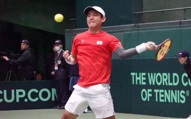 西岡良仁、世界129位にストレート勝ちで日本が先勝！「終盤にかけて自分らしいプレーができた」[デビスカップ／イギリス戦]