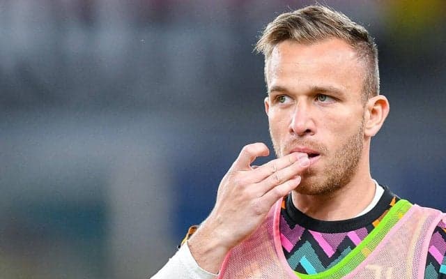 欧州残留か、母国帰還か…ユベントス復帰も蚊帳の外のアルトゥール