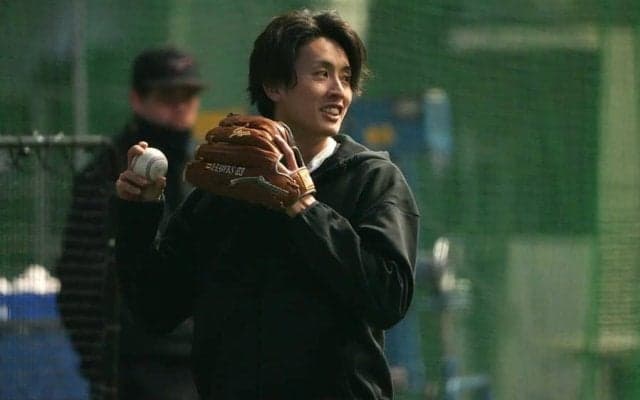 “制服”で出陣…驚異のギャップに「モデルですか？」　イケメンすぎる28歳にファン虜