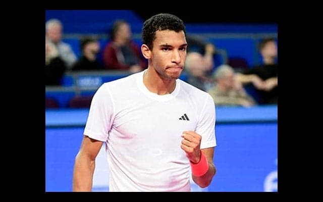  シナー、アルカラスに続く記録で4強 