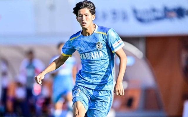 「え、レヴァンドフスキやん」19歳FW後藤啓介の巨漢DF抑え込み反転弾に称賛続々！「めちゃめちゃ背負ってる！」「サポ煽るところも好き」「代表に呼んで欲しい」の声