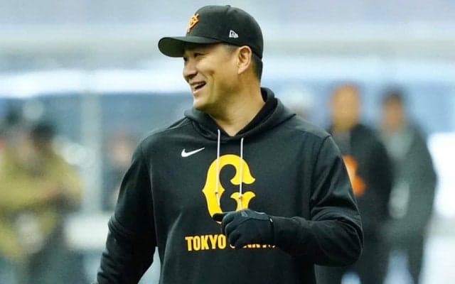 田中将大がブルペン向かい…報道陣“大慌て”　カメラ持って雨の中ダッシュ、50人集結