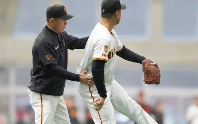 歩み出した「再生への1歩」…巨人の背番号11、田中将大のキャンプ初日に光った「魔改造コーチ」の存在感