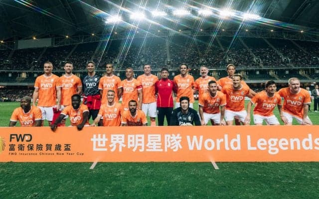 本田圭佑が世界選抜の同点弾演出にPK成功、ベンチには中田英寿氏！ カカ、リバウド、フォルラン、ダビド・シルバら豪華レジェンド揃い踏み、ギグス＆ルイス・ガルシアが躍動し香港選抜とPK戦決着