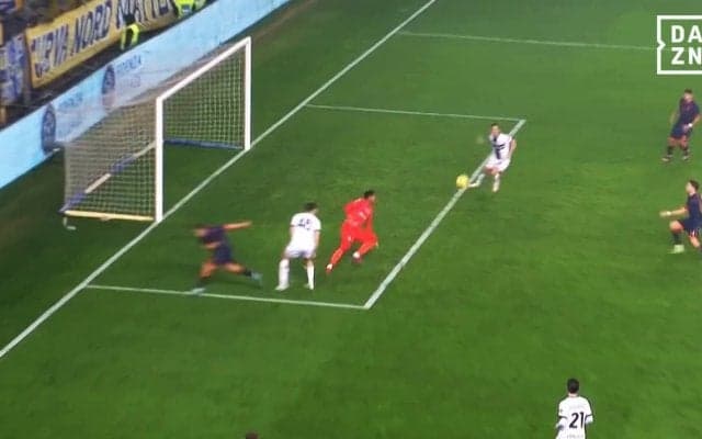 「ホラー映画だ！」鈴木彩艶の“危険な飛び出しミス”に現地メディア辛辣…「落ち着きがない」“カオス”を生んでしまった瞬間