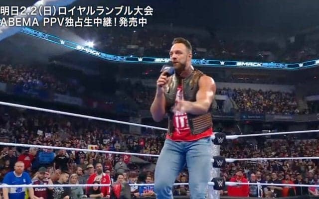 「パイプ椅子がかわいそう」人気レスラーがパイプ椅子攻撃を“蹴り返す”衝撃カウンター→相手も椅子を“殴り返す”…会場騒然の一部始終