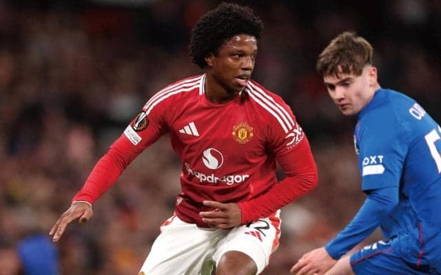 マラシアのベンフィカ行きが土壇場で破談…マンチェスターにとんぼ返り