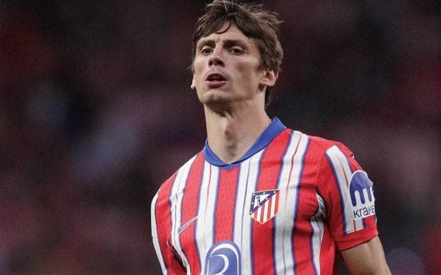 浅野拓磨を倒して“累積5枚目”…アトレティコがレアルとの勝ち点1差首位攻防戦で主軸センターバックを欠くことに