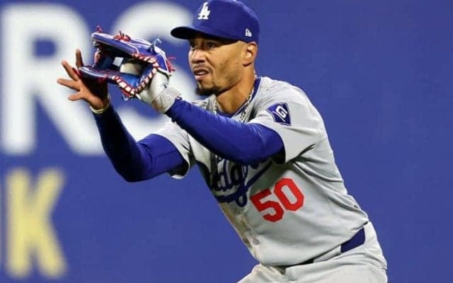 「ベッツの遊撃起用が最大の懸念材料」ドジャースは内外野とも守備がアキレス腱に!?　現地メディアからは解決案への言及も「エドマン、キムを二遊間に」