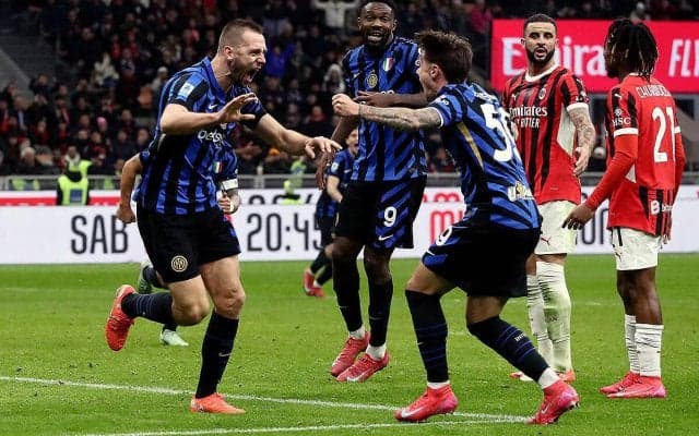 今季3度目のデルビー・ディ・ミラノは劇的ドロー決着！　3度ポストに嫌われるも不屈インテルがデ・フライ弾で3連敗阻止【セリエA】