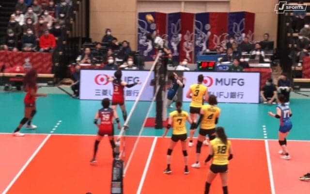女子バレー、ありえない“超絶”レシーブに審判びっくり…振り返る 決してあきらめない好プレーが生んだ驚きの瞬間