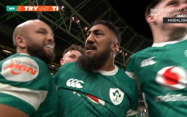 3人がかりでも止まらない…アイルランドの重戦車・アキの突進が迫力満点