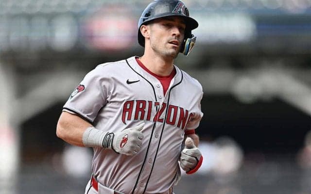 エ軍から2度“戦力外”扱い…他球団も需要なし　苦戦34歳の復活、2年後に手にした8億円